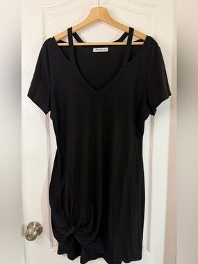 BerryYou Black V-Neck Short Sleeve Dress